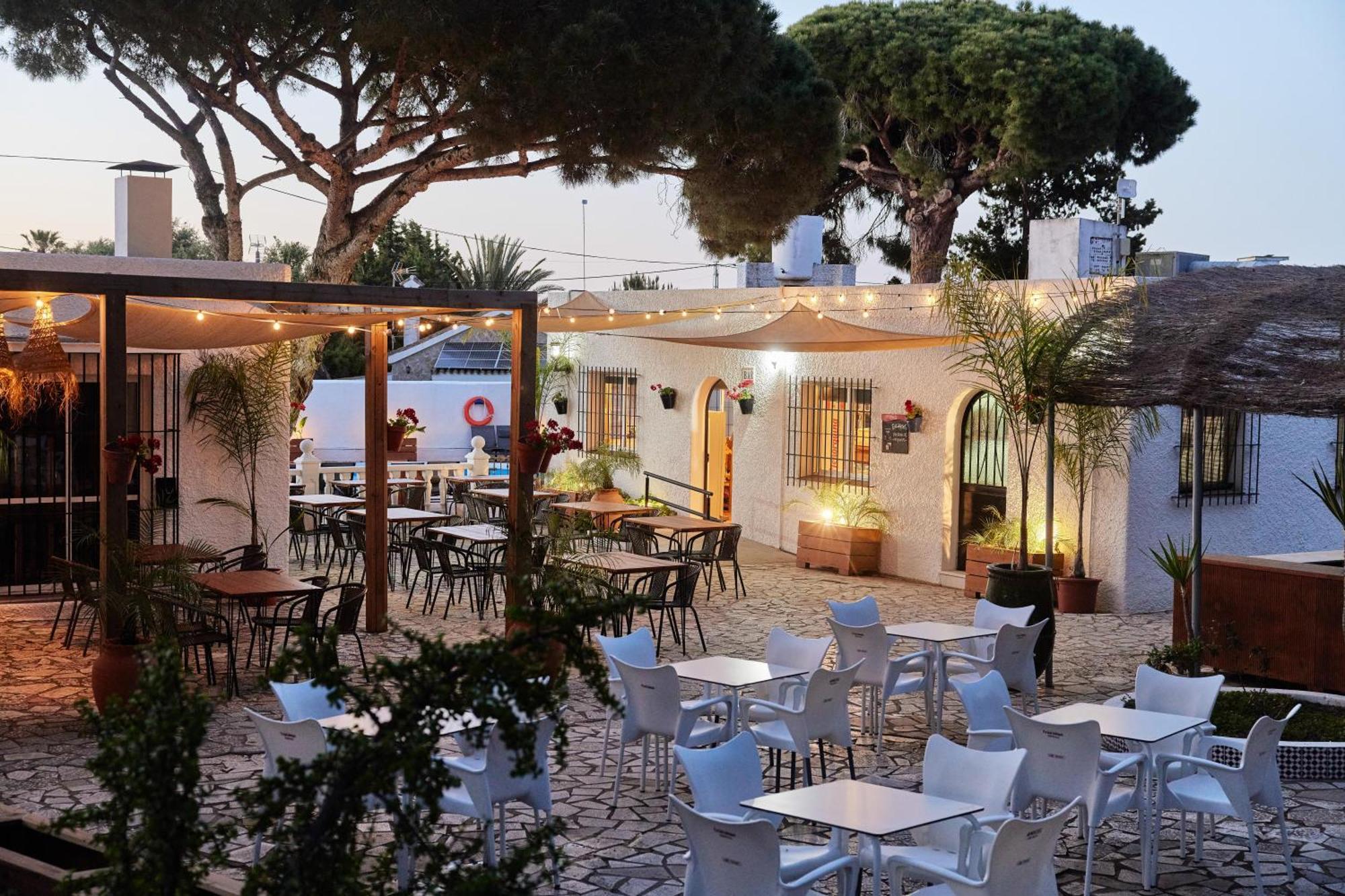 Hotel Taiga Conil Conil De La Frontera Exteriér fotografie